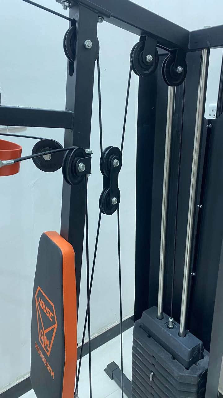 🏋️‍♂️ للبيع جهاز جيم منزلي متكامل – استعمال قليل جداً وشبه جديد
الجهاز مناسب لأي شخص يريد يتمرن بالبيت ويحافظ على جسمه وتطوره بدون ما يلتزم يومياً بالذهاب إلى الجيم.
يوفر تقريباً من 26 إلى 32 تمريناً مختلفاً ويغطي جميع العضلات الأساسية، ومنها:
✅ تمارين الصدر
✅ تمارين الظهر والسحب
✅ الباي والتراي
✅ الأكتاف الجانبيه
✅ تمارين الرجل الأمامية والخلفية
✅ تمارين البطن وعدة تمارين إضافية
الجهاز يحتوي على أوزان 75 كيلو، مناسب للجميع وكذلك لمن يريد تمارين قوية ومتدرجة داخل البيت.
مناسب جداً للموظفين، وطلاب الجامعات، وطلاب السادس الإعدادي، وكل شخص ما عنده وقت يروح للجيم باستمرار.
حتى لو جنت مشترك بالجيم، تقدر تستخدمه بالأيام اللي تتعاجز أو ما عندك وقت تروح، وتتمرن العضلة المطلوبة منك حتى ما تخسر استمراريتك وتطورك في بناء العضلات.
📐 المساحة المطلوبة تقريباً:
الطول الأفقي: 150 سم
العرض: 103 سم
ما يحتاج مساحة جبيره، وتكدر تخليه بزاوية الغرفة أو بمكان صغير ومناسب داخل البيت.
🔸 الحالة: شبه جديد واستعمال قليل جداً
🔸 الكاتالوج الأصلي موجود وياه وموجوده ايضاً جميع ادوات الجهاز
🔸 الموقع: البصرة - التنومة
🔸 السعر: 280,000 دينار عراقي فقط
السعر مناسب جداً مقارنة بمميزات الجهاز، وعدد التمارين التي يوفرها، وتوفير اشتراكات الجيم والوقت والمواصلات.
📞 للتواصل والاستفسار:
الرقم: *********** واتساب او اتصال
الجهاز موجود وجاهز للمعاينة
