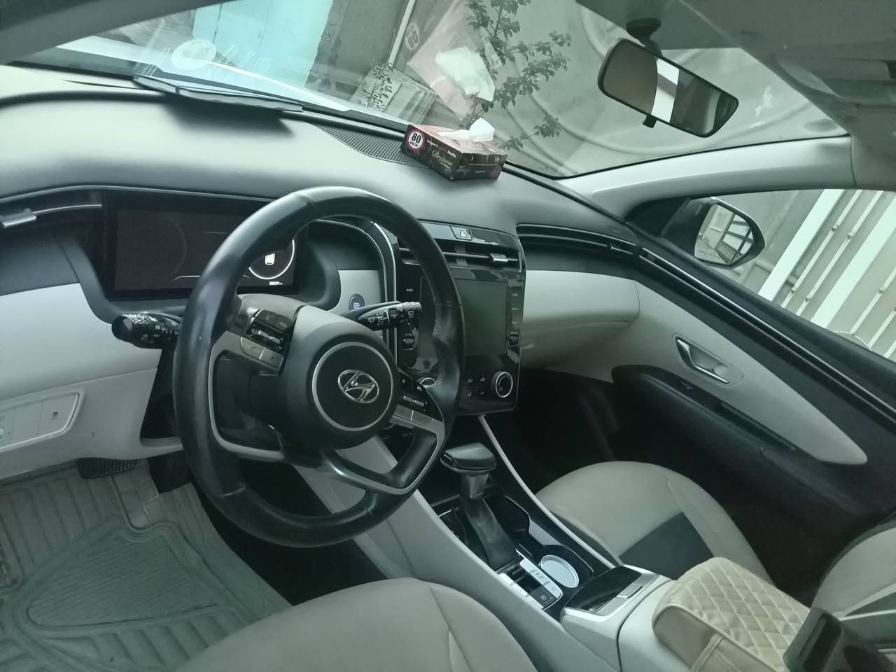 هونداي توكسان ٢٠٢٤ 
فول عده الفتحه 
ماشيه ٣١ الف قابل للزيادة 
سياره مكفوله عده بارد باب السايق 
رقم بغداد الجديد
مكان بغداد
بيع او مراوس 
السعر ٢٠٠ وبيها مجال
للاستفسار 
***********
