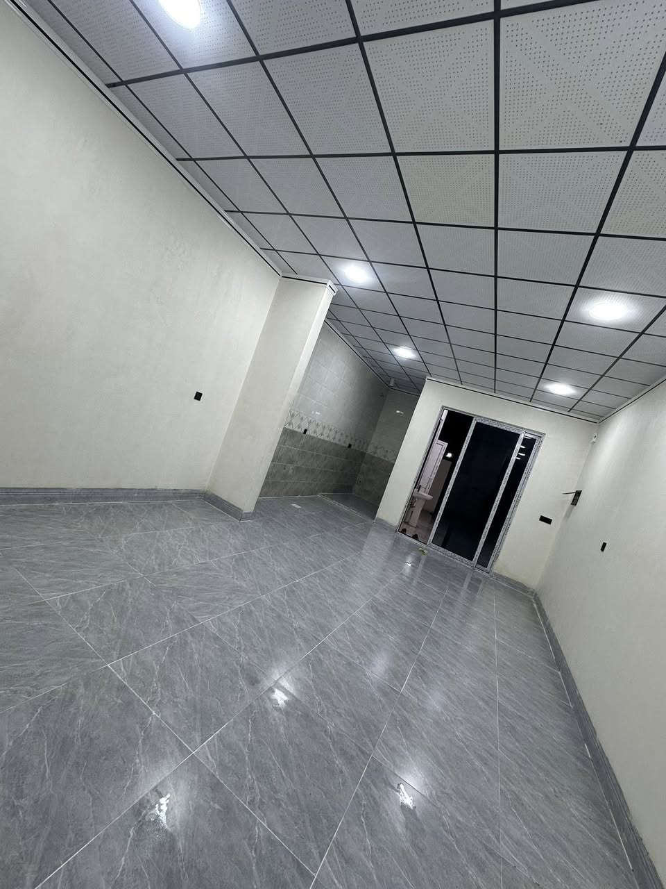 دار للبيع مساحة 115متر رقم فول كاشي بيت جديد سفر موقع كركوك دروازة على طريق سليمانيه قرب جامع خديجة للاستفسار اتصال الرقم ئاريان ***********
