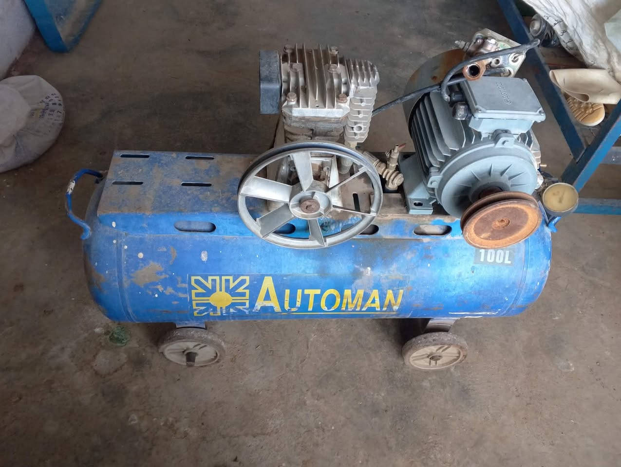 ئەم کۆم پریسەری هه وامان هه یه بۆفرۆشتن بێعیبەهیج کیشەی نیە کارەباهیە سعری 280هه زارلۆکەکەم بکارهاتوە***********
