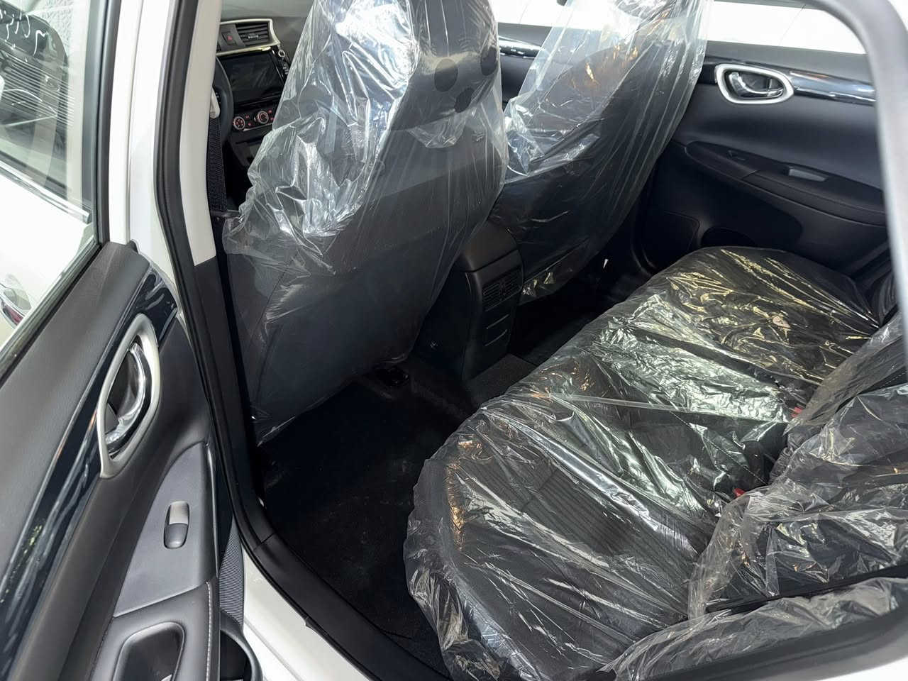 نيسان سنترا موديل 2025
كامل مواصفات مع كامل غراضه(كومبريسر هواء-ارضيات)

سلايد-بلاجكتور-٨ايرباك-يدات نيكل-ويل كروم-شاشه بلاديه ام دبل موج-تحكم ستيرن-تبريد مركزي -كامره خلفيه

*********** - ***********
