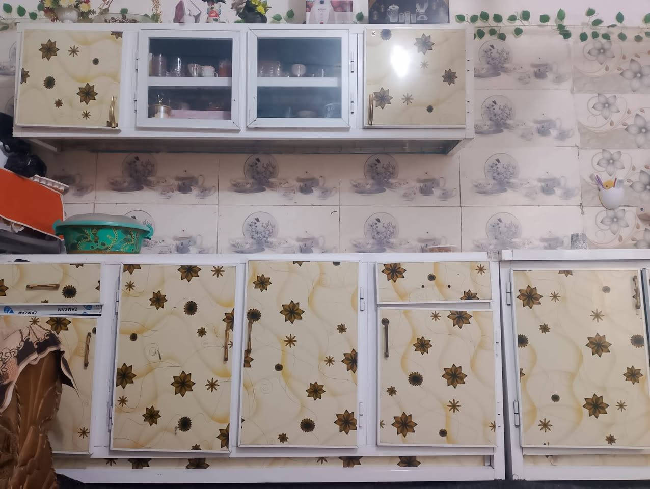 السلام عليكم كاونتر للبيع السعر 200 وبي مجال للاستفسار الاتصال على الرقم ***********
