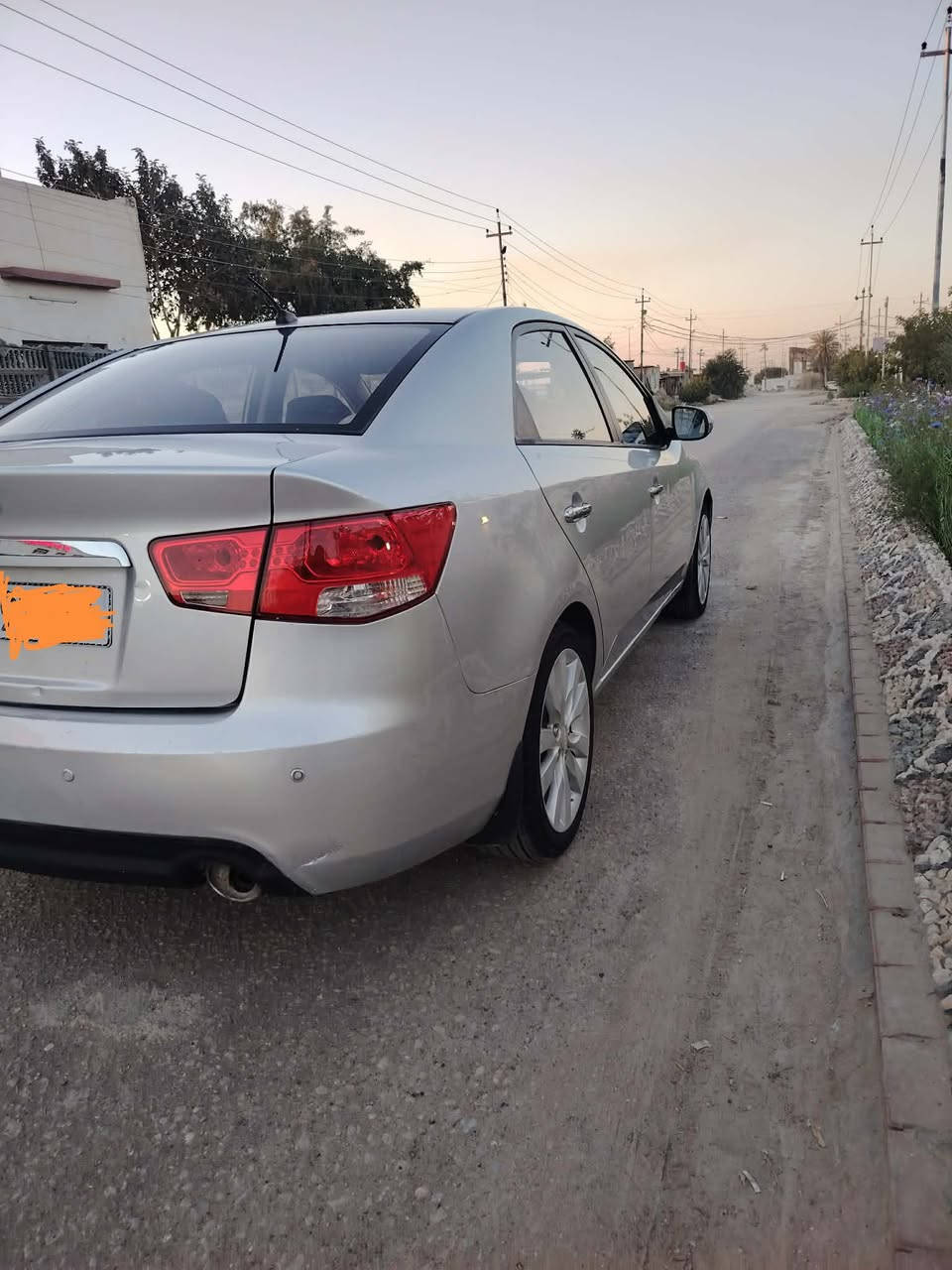 سلام عليكم مرخصت لادمن سيراتو 2012  رقم بغداد دولي بسمي خليجي مكفوله من الصبغ بيه بارد الباب الوره السايق مكينه 1600 مامفتوحه تخم تاير باتري جديد السياره ماشيه 157 
السعر 103 
مكان سياره بابل قرب تقاطع السده 

***********
