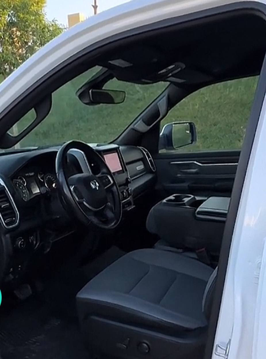 السلام عليكم للبيع دوج رام موديل 2022 كلين تايتل بدون صبغ بدون تبديل ماشيه 59 الف كامل مواصفات عدا البنوراما بدي  بي بوكس للستفسار الاتصال ***********
***********
