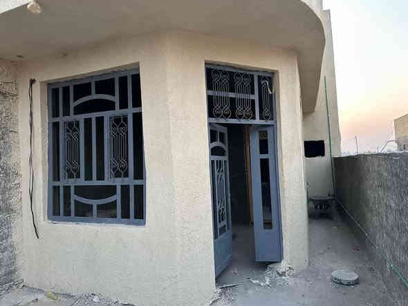 السلام عليكم الدار للبيع 
الموقع شارع ٨٠ محيزم 
المساحة ١٠٠ متر. طابو صرف 
السعر 80  وبي مجال للطيبين 
***********
