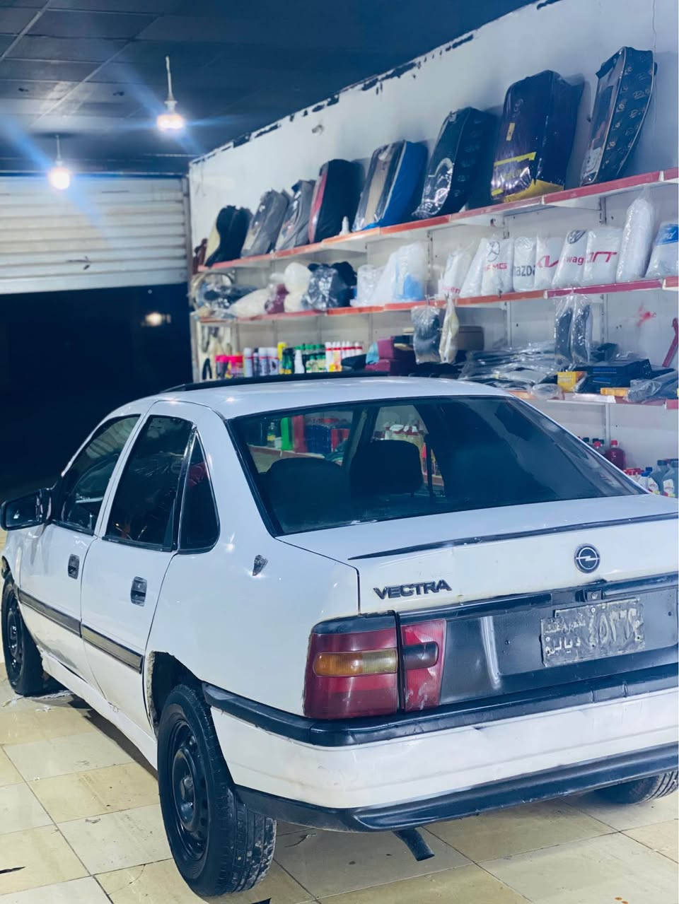 ئؤپل فيكترا ١٩٩٢ 
مةكينة ١٨ 
ئارم بلاستيك 
گير و مةكينة بة شةرت 
توند تولي بة شةرت 
دةعامي بو دةعامي بة شةرت 
جركةي تيا نية 
كارةباي لايت و بةگ لايتي بة شةرت 
جوار تاية ويلي نوي 
پشت و پيشي نوية جركةي تيا نية 
سةيارةكة دةعامي بؤ دةعامي بة شةرتي فةحس و فيتةر 
مالي دؤستة 
زور زور خاوين ماوةتةوة 
خايسي نية 
شوين كؤية 
***********
*********** كويسينجاك, أربيل
