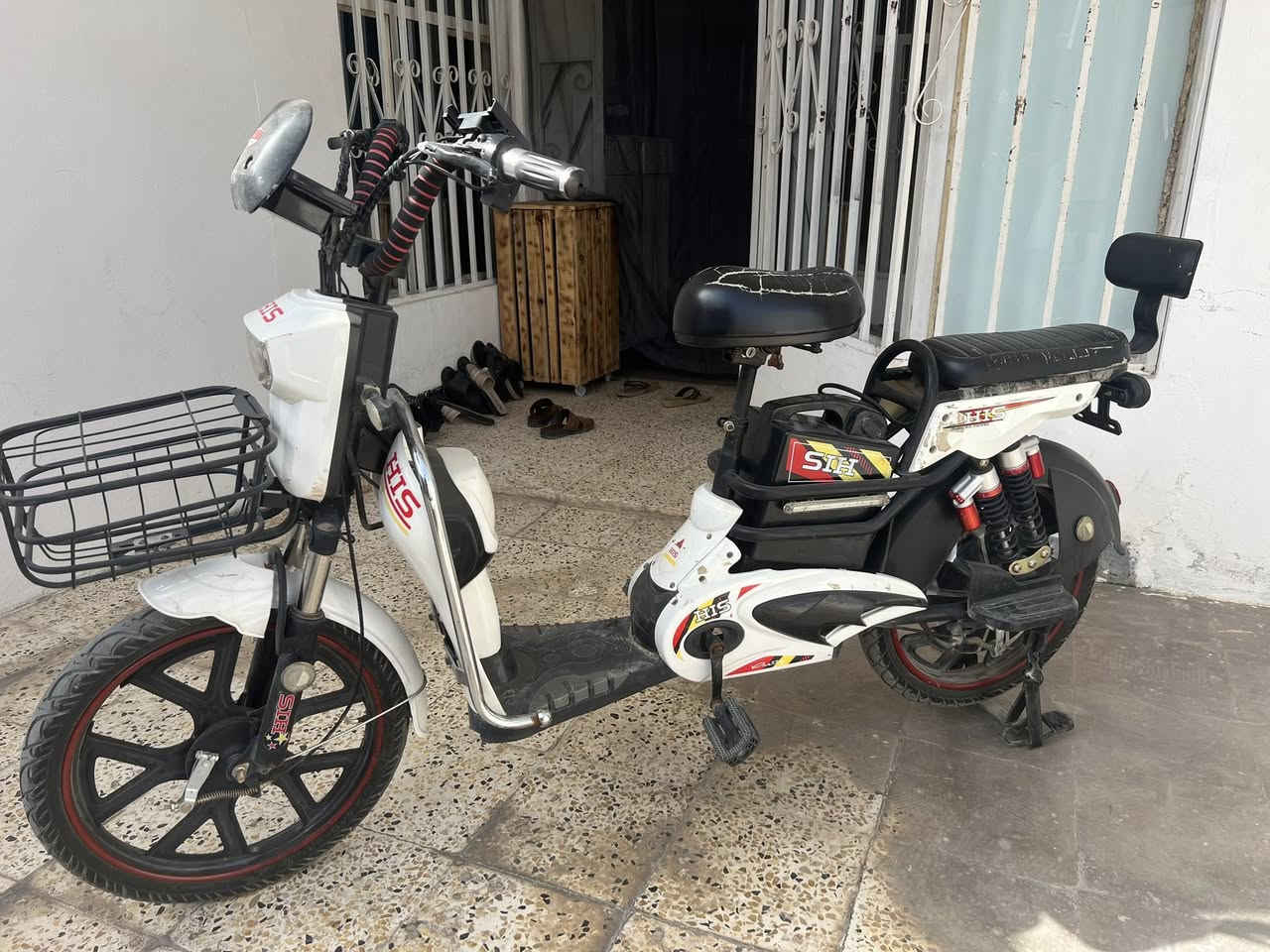 عنوان كركوك حي عسكري قرب جامع سداد برزنجي
سلام عليكم دراجه شحن للبيع موديل 2024نضيفه فولل بس باطري واحد محروك ماطور كله بلادي ما ملعوب بي سعر 350بي مجال شراي يخابرني رقم***********
