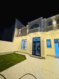 الرمادي شارع40 • دار طابق ونص • ٣ غرف ٢٥٠م