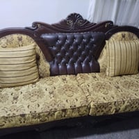 تخم ملكي • ١٠ مقاعد • نضيف