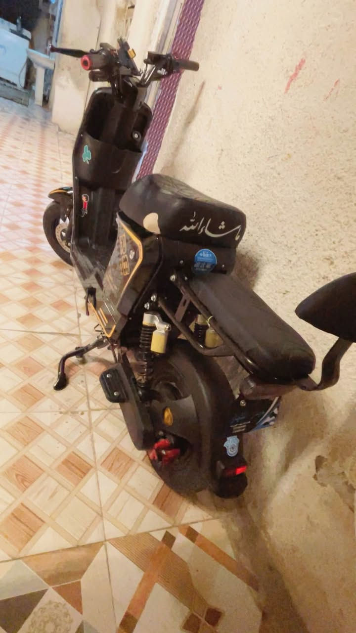 السلام عليكم دراجه شحن للبيع R8فول موصفات تشغل صويج كرت عدد2الرجوع الئ الخلف R لايت عالي ناصي زنون بلوتوث مكاني طوبجي علي الصالح 
رقم الهاتف ***********
السعر 425بيها مجال
