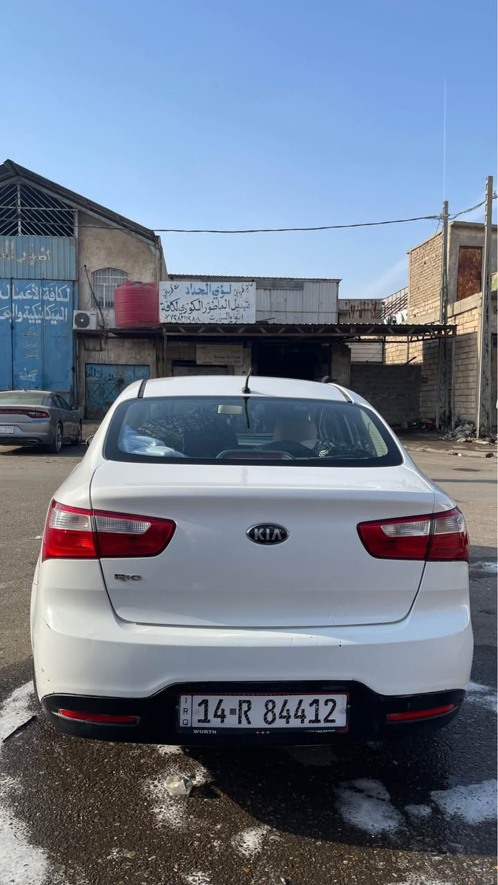 كيه ريو مديل 2015 خليجي 
السياره نضيفه وما متعوبه حداده امامي خلفي تدفيه تبريد كله زيرو صينه كامله مسويلها 
مريات شفط تحكمات ستيران 
محرك ١٦٠٠شرط الفحص 
السياره كفاله من الصبغ والتبديل بيها برد خفيف 
السعر ١٠٣وبيها مجال للطيب للاستفسار *********** البصرة, العراق
