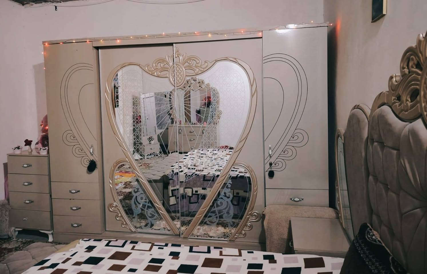 السلام عليكم غرفه نوم ملاكيه السعر 500بيها مجال الستفسار اتصال عل رقم ***********
