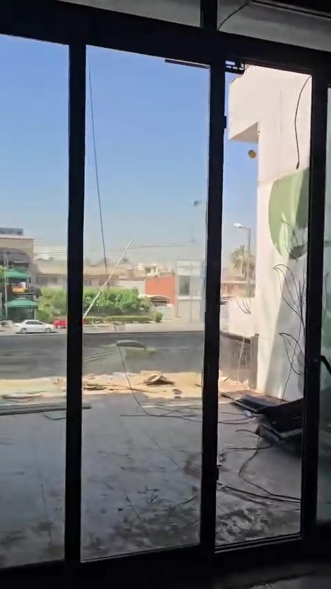 سلام عليكم من رخصه صاحب البيج عندي مطعم عزلته وبي شكم شغله جام مجلتن وجام مسكرت واجهيات بيبان للبيع الشراي يتصل بهاذ الرقم *********** والاسعار مناسبه
