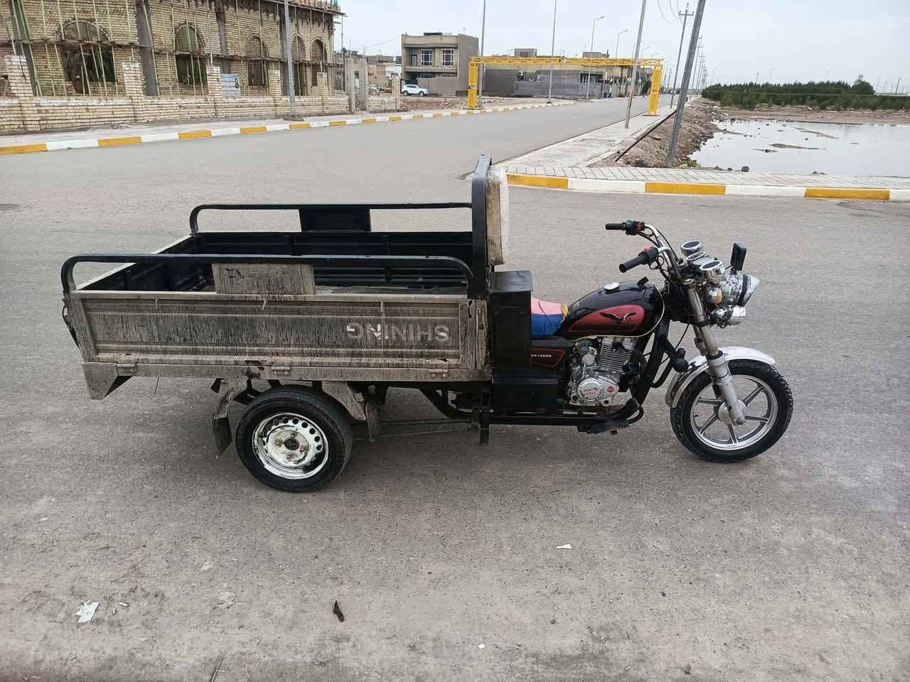 مكلف بانشر   
السلام عليكم ستوته للبيع 
موديل 18اوراق 
مكينه 24مامفتوحه 
ضفير جديده كهربائيات كله جديد 
التصال ***********
