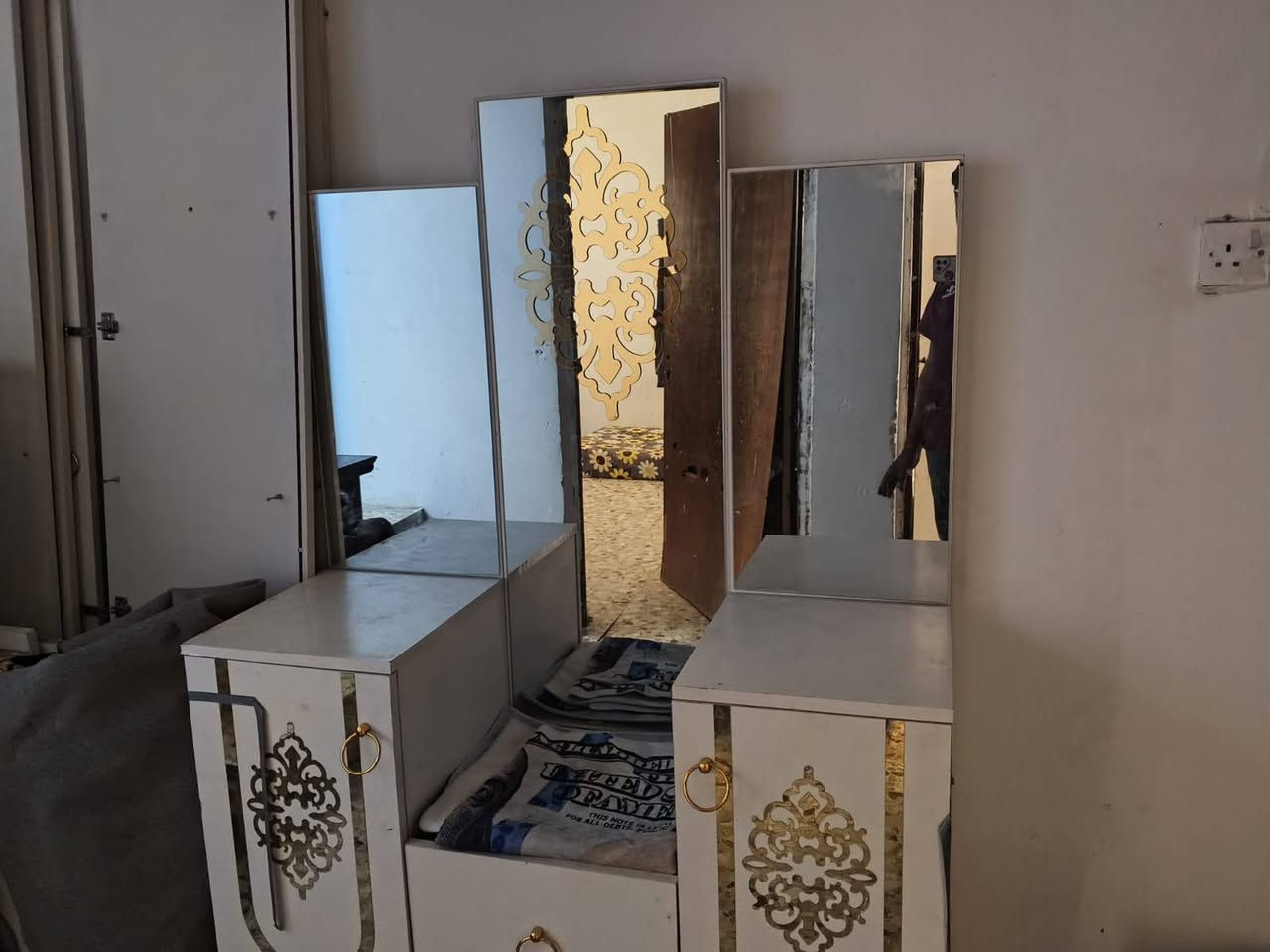 سلام عليكم غرفه تركيه لبيع عشر قطع سعرهه ٦٠٠
***********
