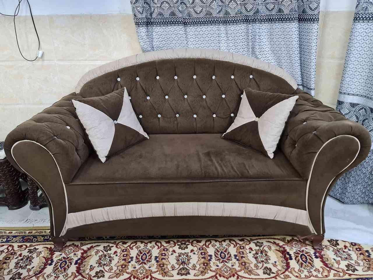 السلام عليكم
قنفات خمس قطع للبيع 
نظيفة والخشب عراقي
قنفتين ٢١٥ سم
قنفة ١٦٢ سم
قنفتين ١٠٤ سم
السعر ٢٧٥ الف وبيها مجال
للتواصل ***********
