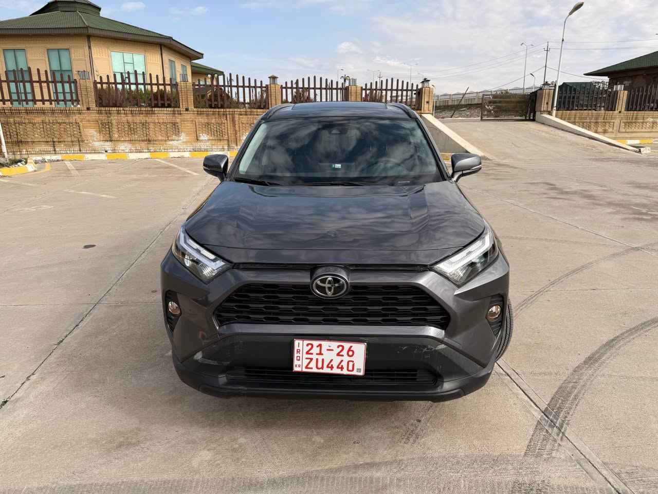 راف فور
موديل 2024
مواصفات Xle
فول مواصفات ماعده كشن جلد
شبر بوند صبغ بشرط شواصي 
ارباك بس ستيرن طاك ومخلي بيلادي
صندوق شفت
تشغيل عن بعد
سلايد 
ماشي 8 الف مايل احسب زيرو
سعر 260بي مجال 
يترقم شمال من تاريخ عقد عندك 90يوم للترقيم 
مكان كركوك 
استفسار *********** كركوك, العراق
