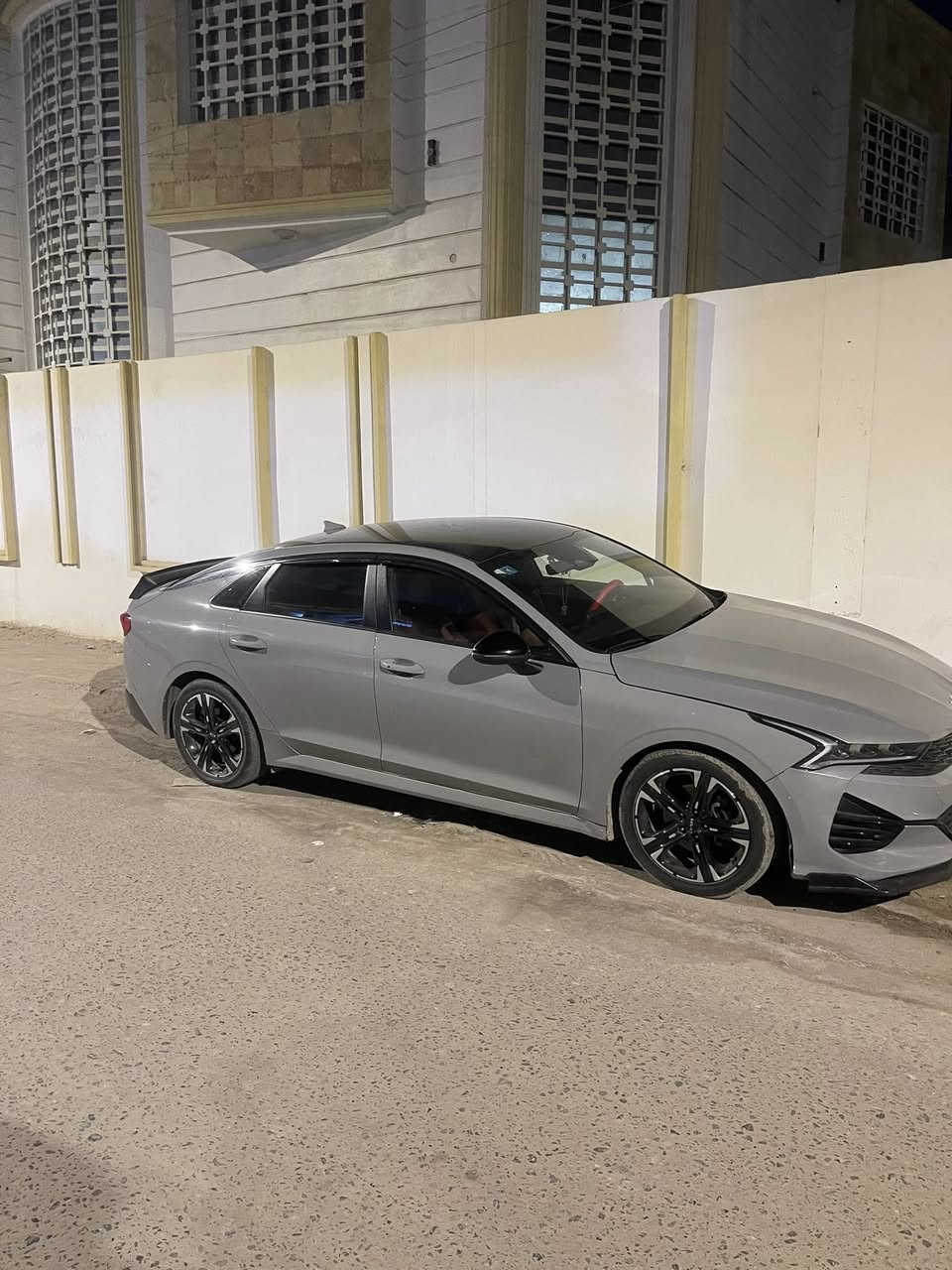 سلام عليكم اخوان سياره كي فايف مديل ۲۳ لون سمنتي مميز بدون فتحه رقم بصره معوقين راعه بلبصره
سياره ورد امريكي ماشيه 85
فول موصفات جتي كشن احمر 
ضربته جاملق وحدادا تبدل بنيد وجاملق 
بيه ملاحضات بسيطه 
سعره ب ١٦٠ بيع مستعجل 
اخوان سياره ع يدي مرتاحه كله بانزين محسن
دهن اصلي استفسار ع خاص ***********
