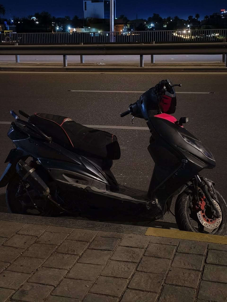 سكنس فحل للبيع شغاله كامله مابيها عطل صالنصة رياضية و موجوده بلاديه عندي لايت زنون 350الف ***********
