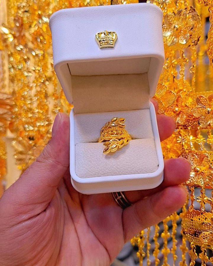 *🎉 عيدية شانيل وصلت 🎉
 أناقتك ما تنقاس بالسعر... سوينالك هدية على كل طلبية:

*🛍️ تسوقي بـ 25,000 دينار*  احصلي على هديه مجانيه 
 اسوارة ذهب برازيلي *أو* قلادة برازيلي - اختاري اللي تحبين

*🛍️ تسوقي بـ 50,000 دينار*  احصلي على هدية شانيل 
ساعة  الفخمة + اسوارة هدية

*🛍️ تسوقي بـ 100,000 دينار*  احصلي على هدية=  طقم قلاده أو  ساعه مع اسوار  من شانيل 👑

✅ ضمان لون وجودة سنة كاملة  
🎀 تغليف هدايا أحمر فخم مجاناً  
⚠️ العرض ساري لنهاية العيد أو نفاذ الكمية فقط!

*شوفي كل التشكيلة والهدايا على صفحتنا:*  الانستكرام 

https://www.instagram.com/__sabreen__sabreen__?igsh=MTRydHBtaHYyaHVsbA==

يتوفر واتساب.     ‏‪***********‬‏

