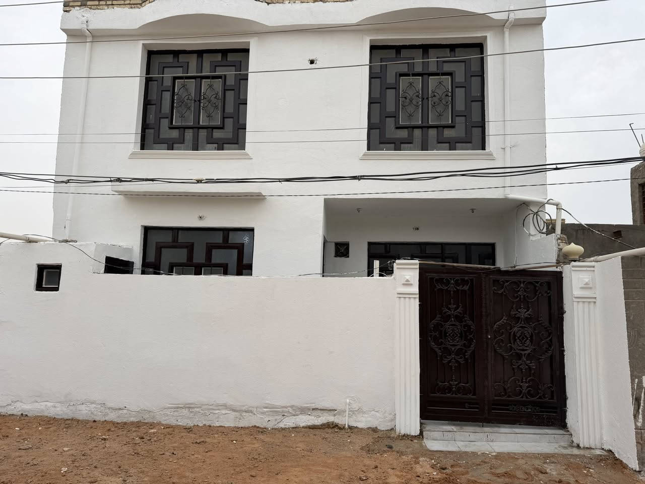 بيت للبيع 115م طابقين بناء طابوك صب كونكريت 3 غرف بناء جناي سطحين بي البيت حمام عدد 2 استقبال مطبخ صالتين 
الموقع / الكوفه شارع الحوزه حي الصدر الثالث شارع رقم 9 قريب ع شارع 5 دقايق عن مسلم ابن عقيل ع البيت نضيف جدا غير مسكون حالياً للاستفسار 
***********

0789 333 9520
