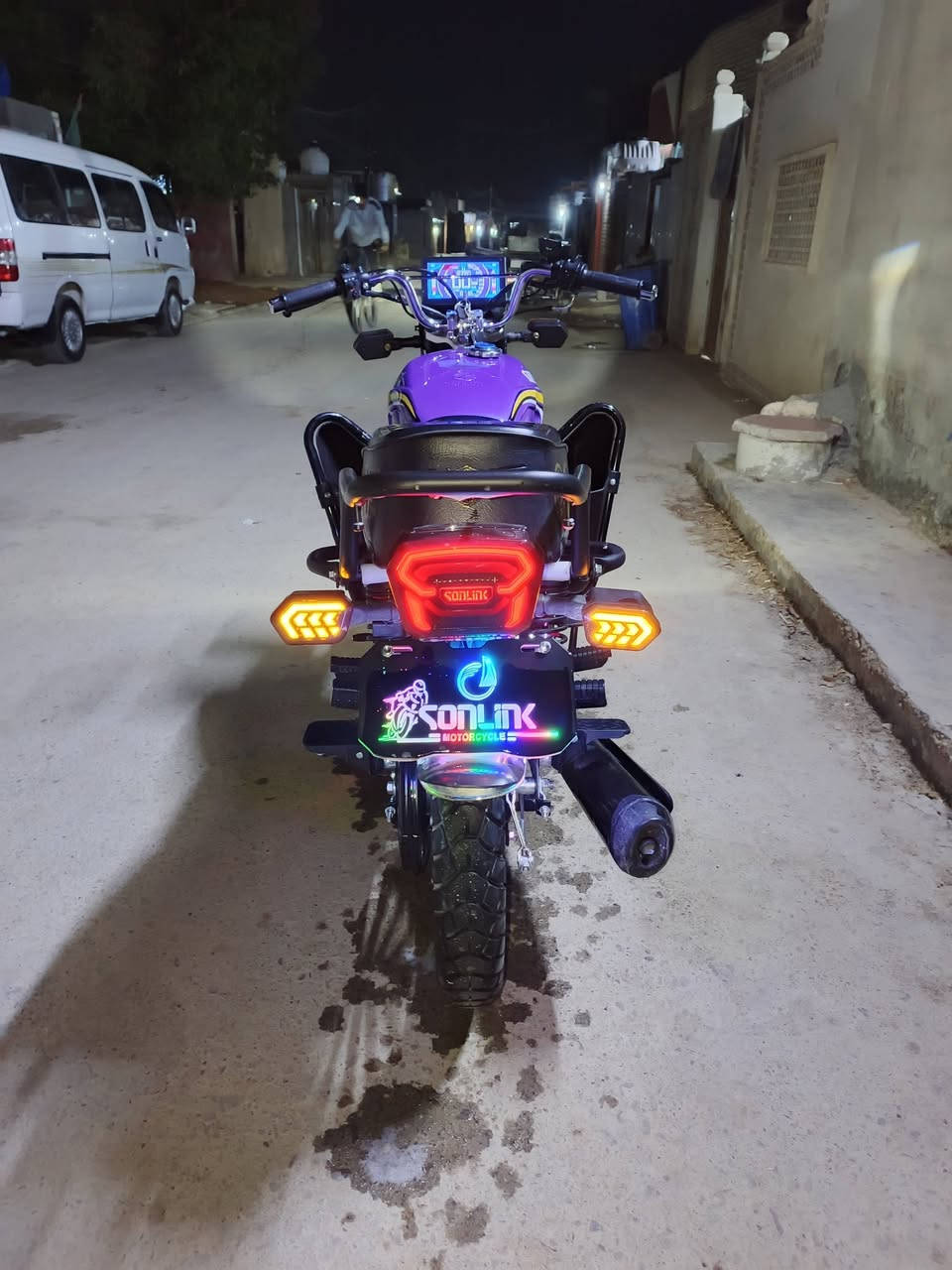 سلام عليكم دراجة سونك سيفان موديل 2025 دراجه مشتريه من المعرض رمبه وتاريخه بل منفيس وبل مكاتبه ساله 3اشهر من ماخذه دراجه بل جيس كلشي بيه جديد وما بيه اي خلل رمبه جيب فيتر وفحص من طول لطول سعر 900وبيه مجال /العنوان بغداد مدينة الصدر رقم الهاتف /***********/واتساب
