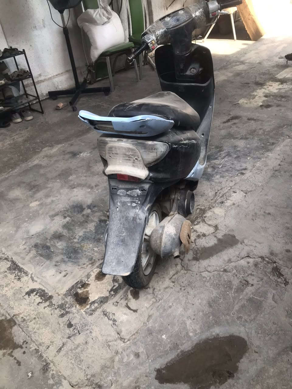 للبيع دراجة عصفورية مجنح متروكة بس شغالة عوزهة ترتيب  مكانهة البياع حي لعامل السعر ١٣٠وبيهة مجال 
***********
