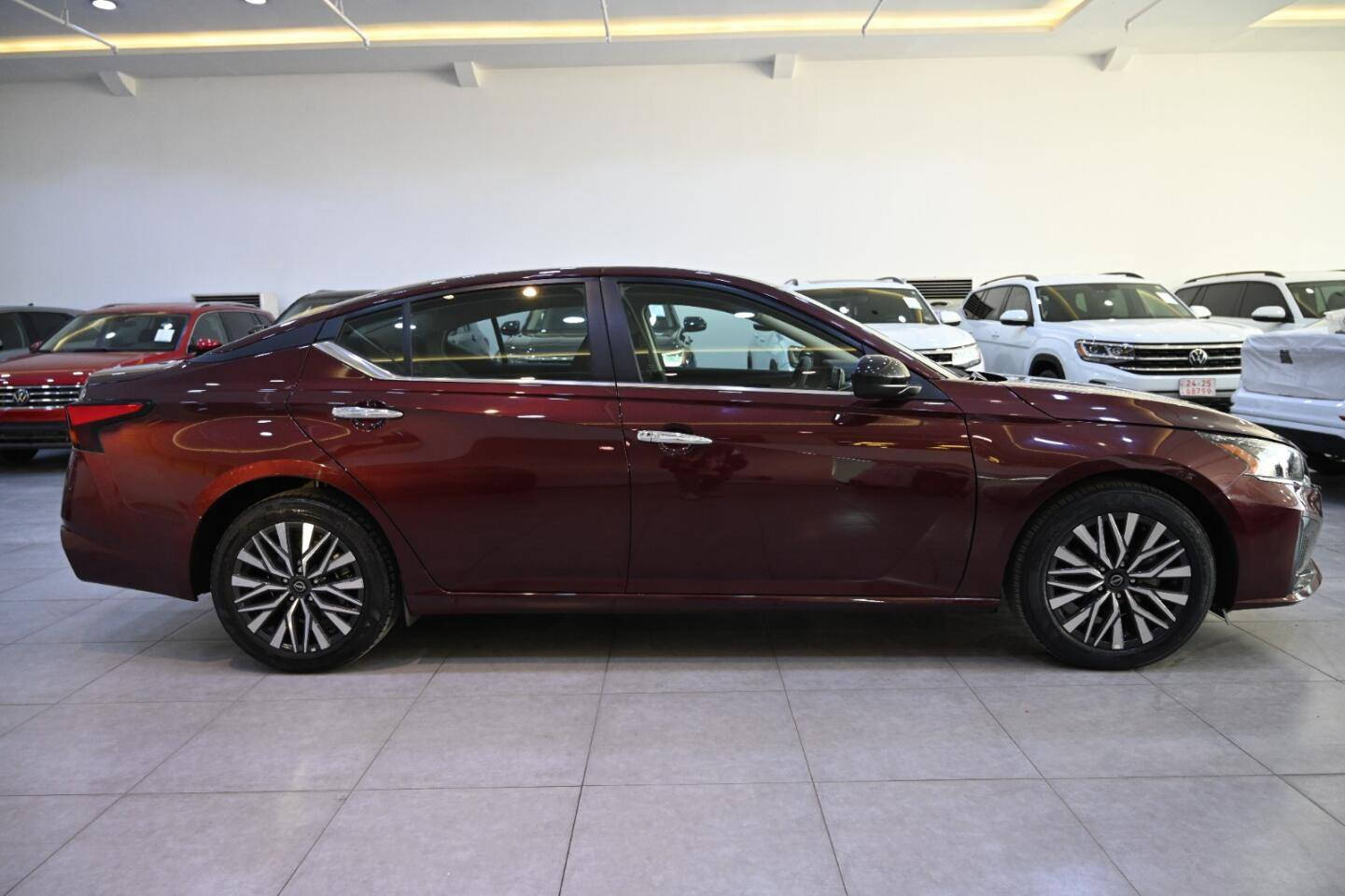 Nissan Altima SV 2025
نيسان ألتيما SV 2025 

وارد أمريكي 🇺🇸

⚙️محرك 4 سلندر 2.5L
🛞 سحب أمامي FWD

مواصفات SV 
🔴 شاشة تدعم Apple CarPlay, Android Auto

🛡أنظمة السلامة ومساعدة السائق 
🔻نظام NISSAN SAFETY SHEILD 360 تشمل :
🔸️فرمله طوارئ تلقائية 
🔸️نقاط عمياء
🔸️نظام تحذير من الخروج ع المسار 
🔸️نظام فرملة تلقائية عن الرجوع 
🔸️كاميرا خلفية 
🔸️نظام تنبيه من حركه المرور الخلفية 

ماشي 6 ألف فقط ✅️

مكان السيارة أربيل شارع١٠٠ 

السعر 14.800💲  

للإستفسار 
*********** إتصال أو واتساب 

#نيسان #ألتيما #للبيع
