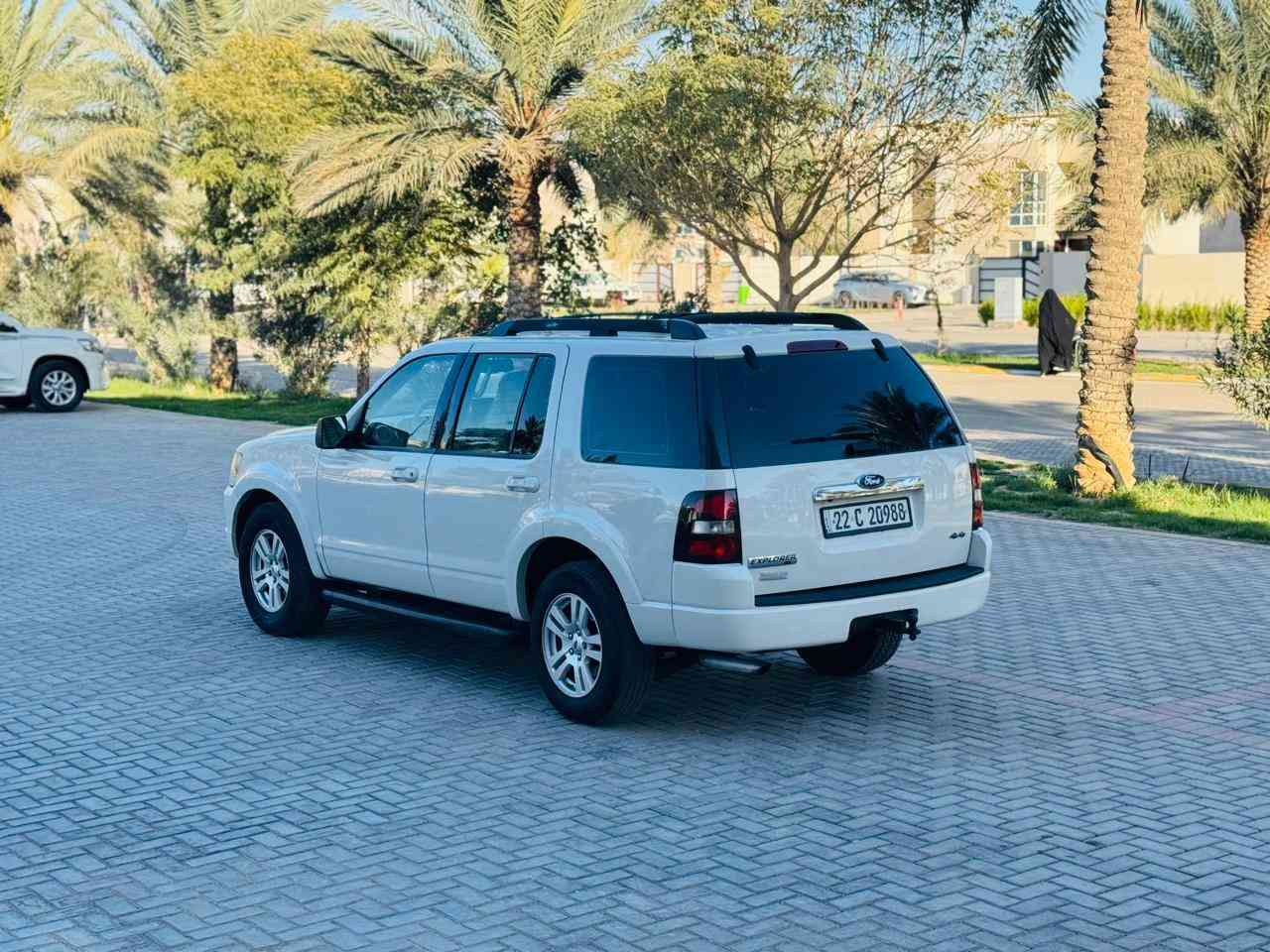 اكسبلور خليجي مديل 2010 سعر 108 قابل للتفاوض الاستفسار اتصل *********** خليجي مكفوله كفاله عامه ضربه وصبغ وتبديل مواصفات فول واحد على واحد فتحه سقف شاشه كبيره  تشغيل عن بعد تحكم ستيرن كامره خلفيه دواره كشنات كهربائي داخل بيجي كشنات تدفئه تبريد 7 راكب 3 قطع بصمات بلباب تبريد حساسات امامي وخلفي 5 ويل كب مكينه سته 6️⃣ V المرغوب مكينه وكير مكفولات حداديه جديده تخم تاير تبريد تدفئه شغال رقم أربيل دولي سنويه جديده مكان سياره كربلاء

