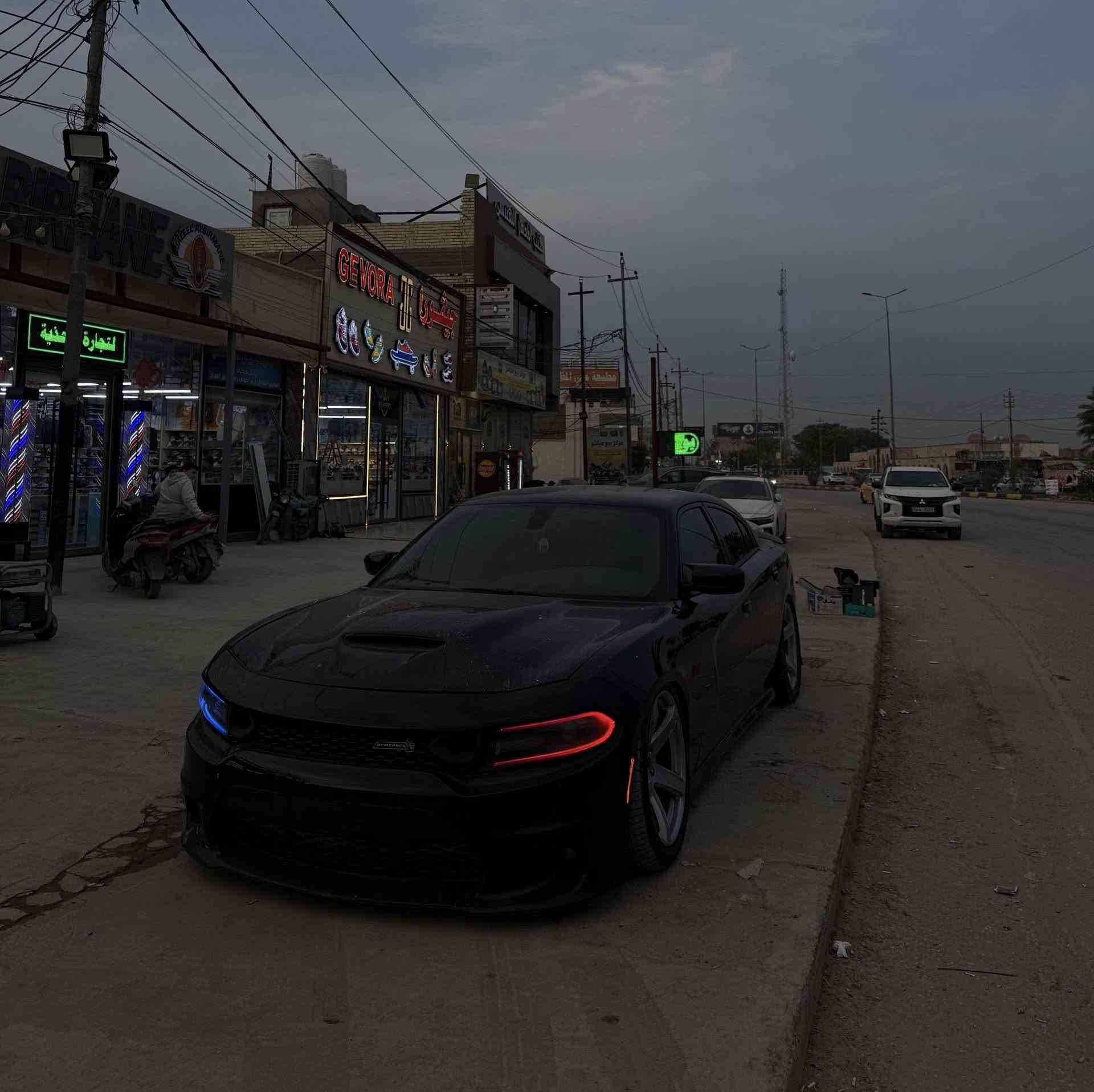 السلام عليكم   مكانها الحلة
جارجر  2018 V8 

ماشية   60 mi 

رقم بغداد. مشروع وطني 

الحادث /جاملغ  ومصبوغ نصه. وبنيد مبدل اعتبرهن قطعتين علمود ماتعبك ولا تعبني 

رقم شاصي  يطلع من موقع ب $$

2C3VDXGJ8JH157222

المواصفات / فول  عدى الفتحه 

شاشة جبيرة كاربلي /كشنات كنتاره جلد /رادار جانبي /مري قلاب /كشنات تدفئه تبريد /4وضعيات قياده /ستيرن كهرباء /ستيرن تدفئه تبريد /رادار مراية امامي. ورادار مري جانبي  وبعد هواي مواصفات الفول عدى الفتحه 

الاضافات /

* جكات كات باك     14 $. 
*اكسل 3.9. مال 21    700$
*ثلاجه 6400.  + جويتر 400$
* كزوز تفصال. + بوابات ريمونت 400$
*هدرز  6400.      200$
*بلكات ريسنك.  150$
*لد متغير + زرع عدسة  

وهواي شغلات 

حدادية كلها جديده مبدلة 
كير ومكينة تشك الكاع 
دهن. وتايرات جدد مبدلهن انتاج 24

برمجة ايكل عليها استخدام يومي  برمجه تشك الكاع 🤍

السعر 188$$ وبيها مجال بسيط. 

  فقط اتصال  انترنيت مافتح 🤍

***********
