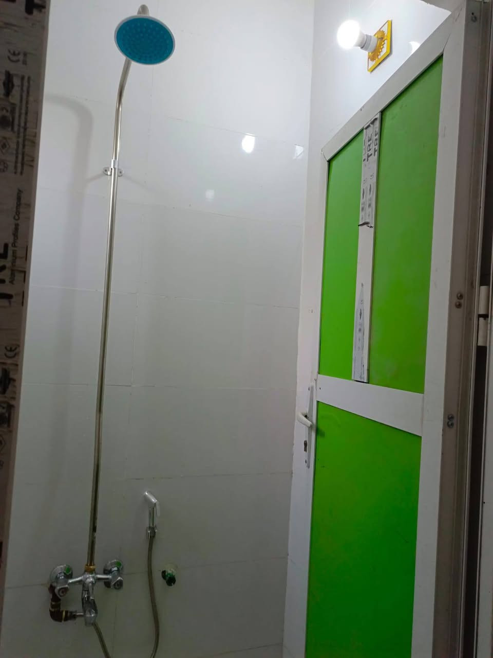 للايجار مشتمل طابق ثاني في الشعب الديوان شارع 25 يحتوي على غرفتين وحولي وخدمات السعر 300 قفل للاستفسار ***********
