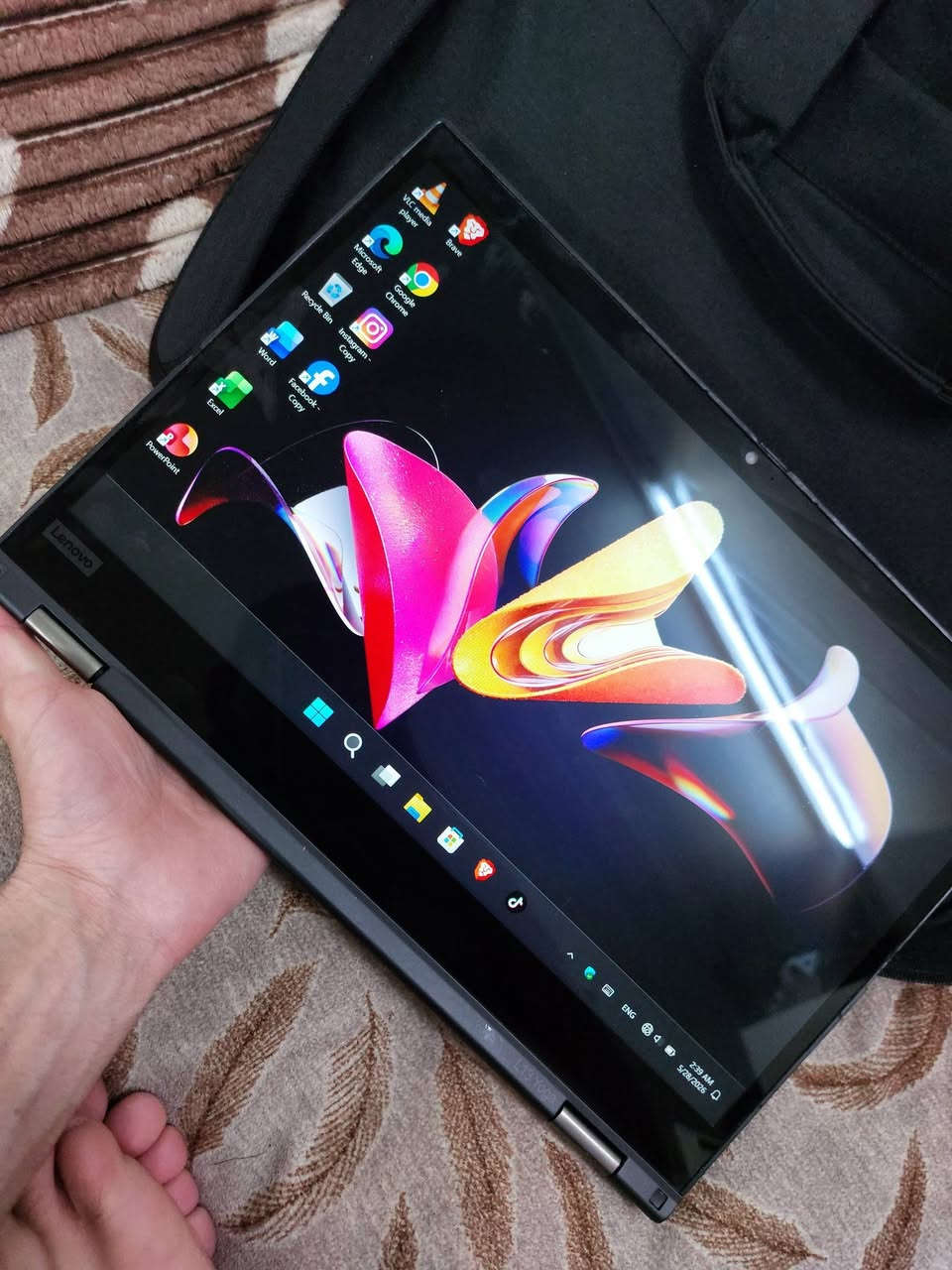 Lenovo L13
جامتا و شەحنی تایبەت، زۆر خاوێن وەک نوێ.
بۆ کڕین نامە بنێرن.
Intel Core i5-1135G7 (11th Gen).
RAM: 16GB DDR4 (soldered, non-upgradable).
Storage: 256GB NVMe M.2 SSD.
Display: 13.3-inch options ranging from HD to FHD (1920×1080) IPS, with touch capabilities available on Yoga models.
Graphics: Integrated Intel Iris Xe. GraphicsWeight: ~1.38 kg (3.04 lbs) standard, ~1.41 kg (3.1 lbs) for the YogaBattery. 
Life: Typically spans 5 to 8 hours depending on usage.
Connectivity: Wi-Fi 6, Thunderbolt 4 / USB4, USB-A, HDMI 2.0, and a MicroSD slot.


**إذا كنت صاحب هذا الإعلان وتريد حذفه لأي سبب، رجاءا أرسل رسالة إلى الدعم الفني**