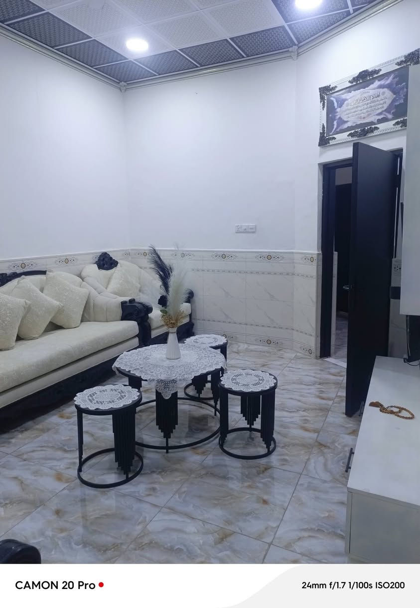 بيت للبيع مساحه 120يحتوي البيت ع غرفتين ودوانيه ومطبخ وصحيات نوع العقار طابو صرف جنس العقار زراعي سند 25 بسمنه البيت مع الاثاث سعره 105 بدون اثاث 100 العنوان بصره تنومه شارع الاطفاء  رقم الاسفسار ***********
