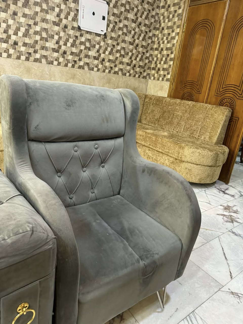 السلام عليكم
تخم عشر مقاعد للبيع 
العنوان بابل حله مركز المدينه 
للاستفسار المراسله او الاتصال 
***********
