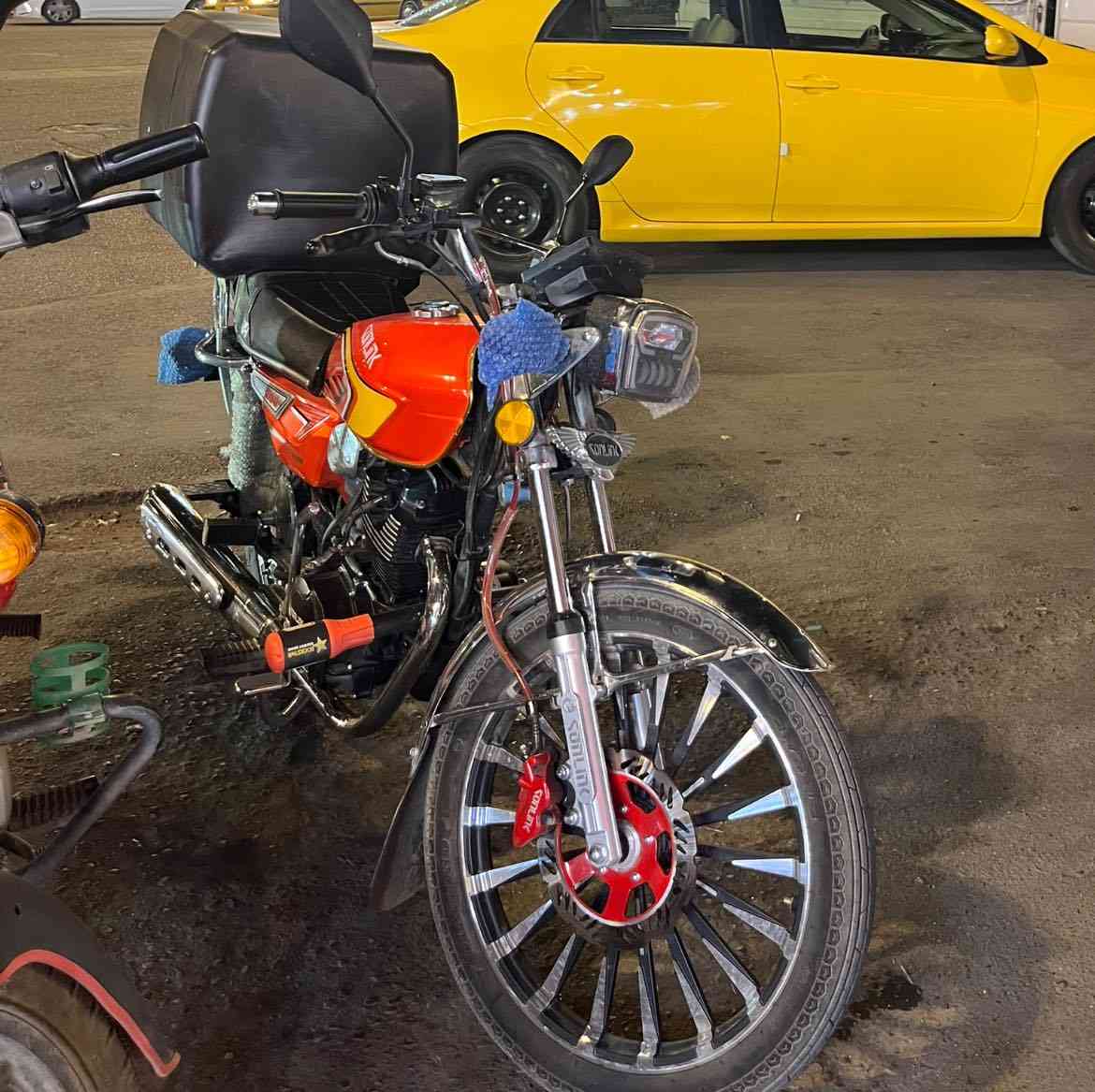 دراجه موديل 2025
دراجه مرقمه رقمها صلاح الدين دولي
تحويل مباشر 
نضيفه ما مفتوحه جديده 
محركها 200 لونه اسود 
ما عايزها شي  ما ماشيه هواي 
سهرها 1800
رقمي ***********
