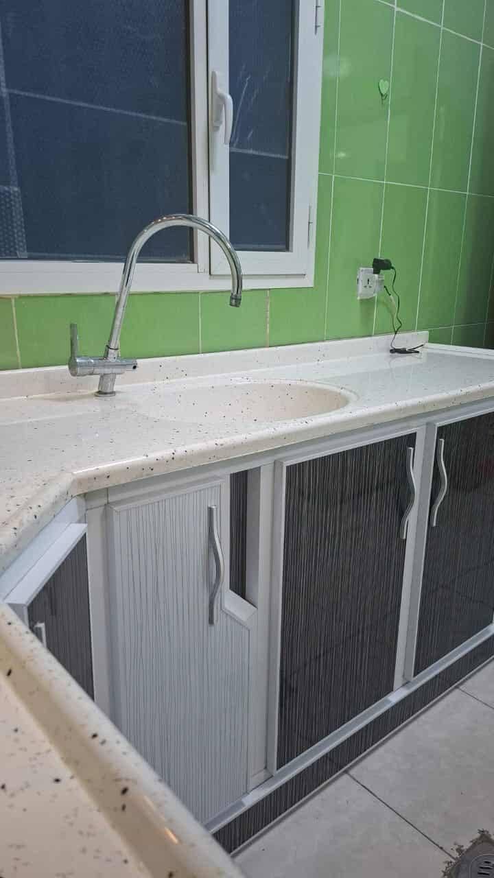 سلام عليكم كاونتر قياسه ٦ متر ونص والله جديد تشوفه بعينك ونضيف مرمر درجه اولى رايده ب مليون وربع اقل من نص سعر التكلفه مكاني نجف قرية الغدير
***********
