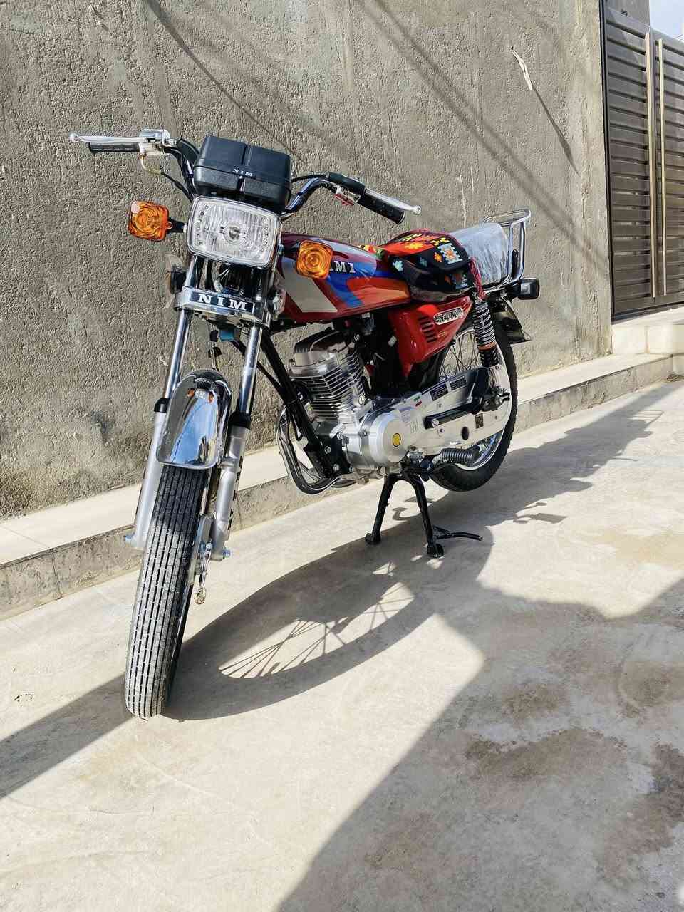 سلام عليكم دراجه نامه امتياز أوراق سكنر صارله 5ايام من طالعه الدراجه جديده كلش سعرهه 700وبيه مجال شي قليل مكاني حي رمضان ***********
