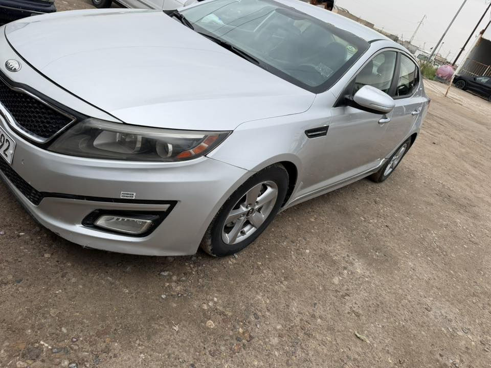 كيا اوبتيما رقم نكليزي بسمي تحويل او وكالة 
سياره نظيفه جدا ماشيه ١١٤ 
تبديل بنيد وجاملع بدون صبغ 
وصبغ باب اثر شخوط فقط
كير مكينه شرط مكان سوق الشيوخ
سعره ١١٨ وبيهً مجال بيع او مراوس 
***********
