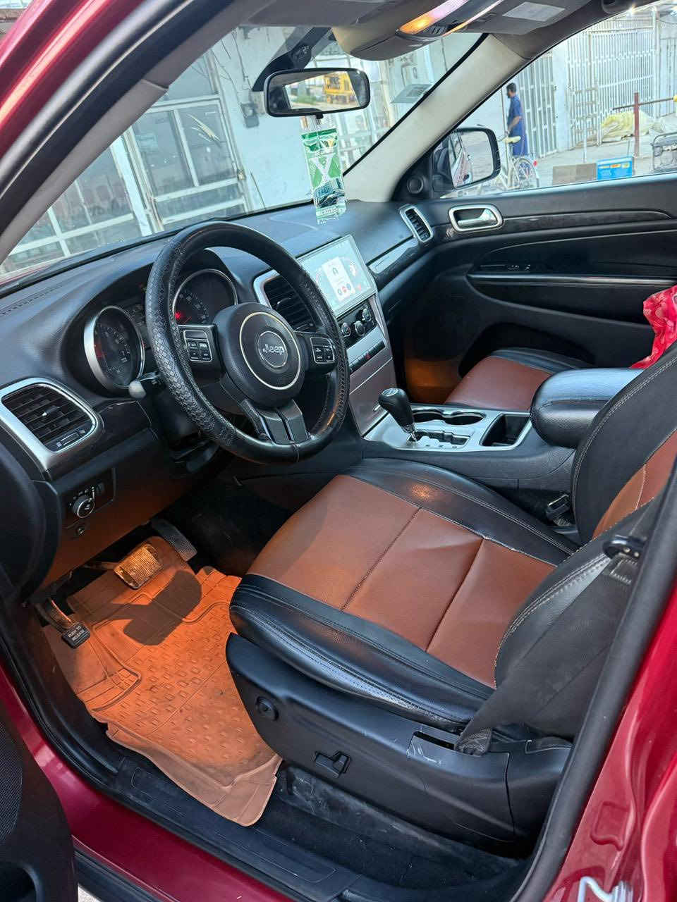 لاريدو موديل 11 رقم بغداد سنويه جديده هزه جديده رقم جديد تحويل مباشر  كشن كهرباء  محرك جديد كير جديد  ظرر جاملق وباب العنوان بغداد الرضوانيه 150 وبيهه مجال اتصال ***********
