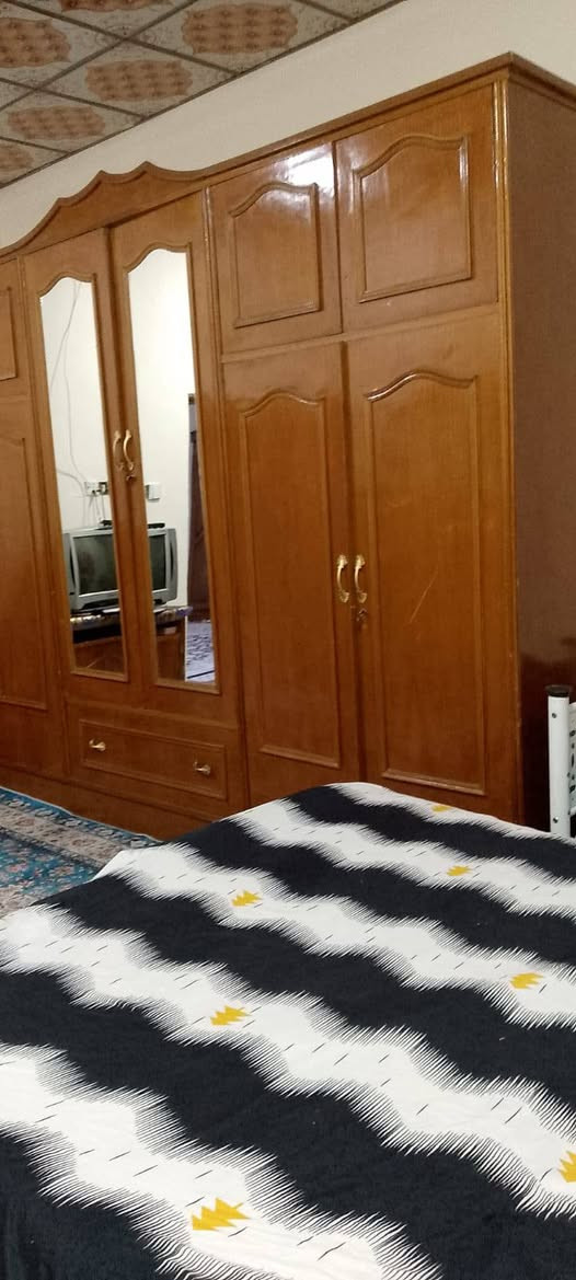 السلام عليكم  غرفة للبيع صاج من الداخل والخارج نضيفة ومرتبة
٧ قطع سعرها ٩٥٠ وبيها مجال 
للإستفسار *********** البصرة, العراق
