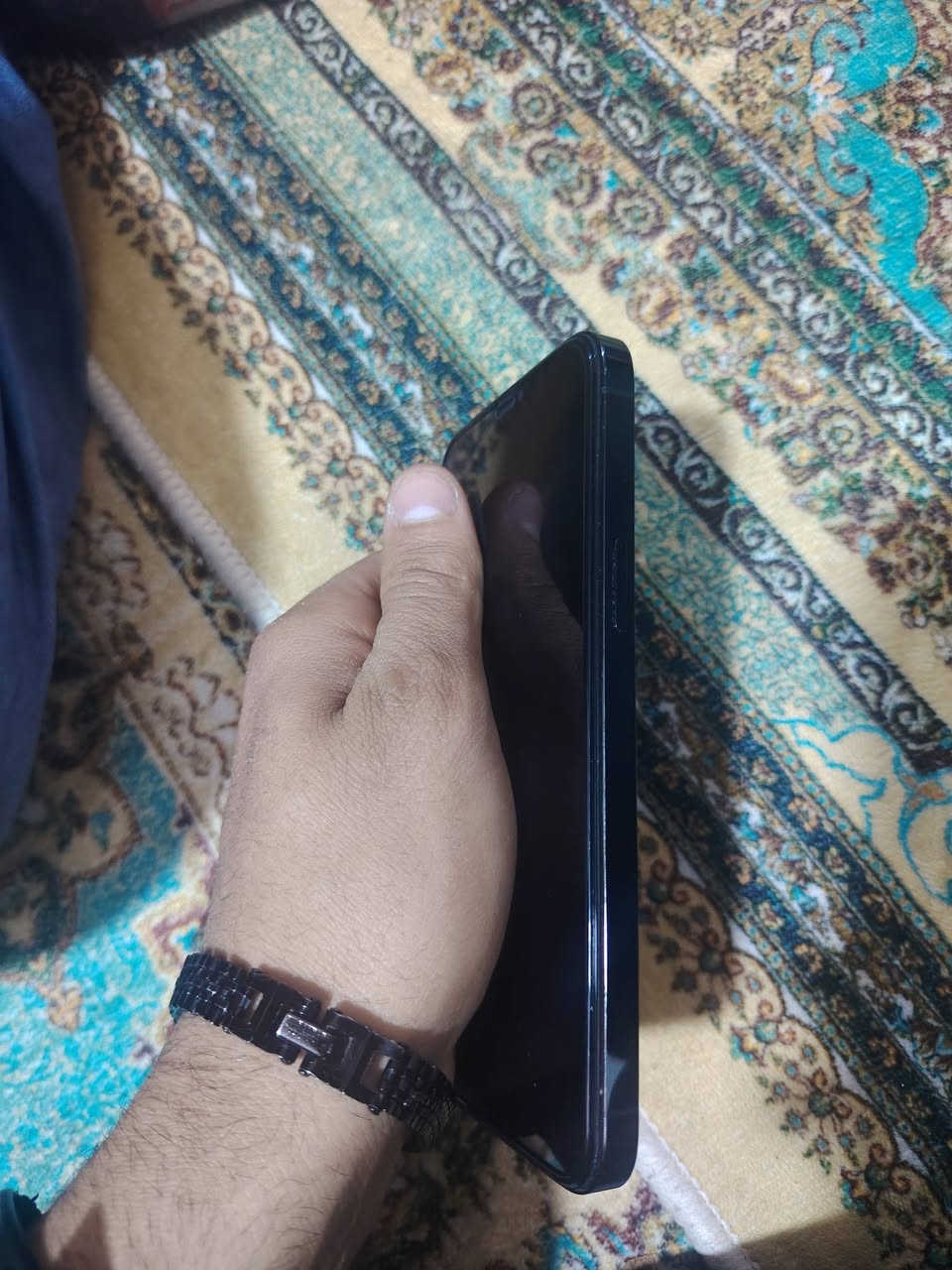 ايفون 12 برو ماكس مبدل شاشه نوعيه زينه بطاريه بلاد 76 دبل سيمكارت ذاكره 256 سعر 275 وبي مجال شي قليل ***********
