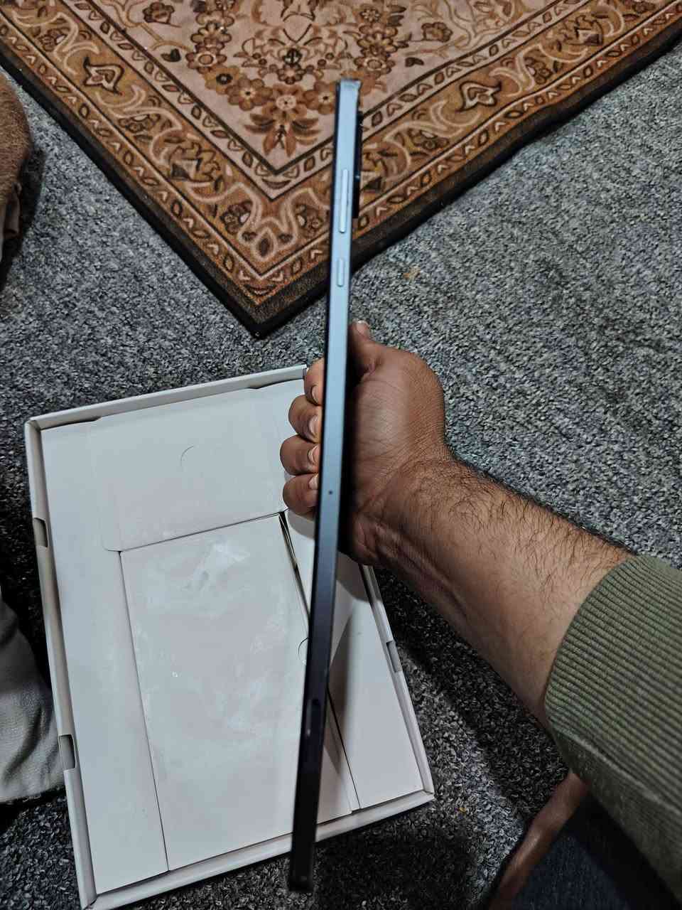 تلفون ايباد البيع كامل مكفول من فتح بس كاتون وياي ذكره ١٢٨البيع سع١٨٠بيه مجال ***********
