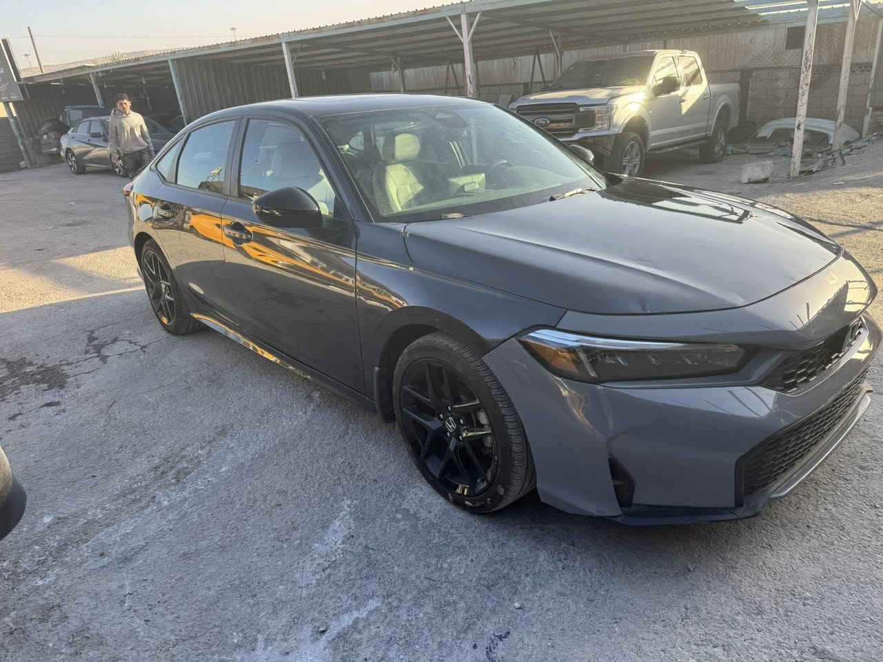 سلام عليكم هوندا سفيك سبورت موديل 2025 فول مواصفات واحد على واحد حادث دعاميه وقطعه صبغ فقط طبت على الكمرك جديد استفسار على رقم ***********
