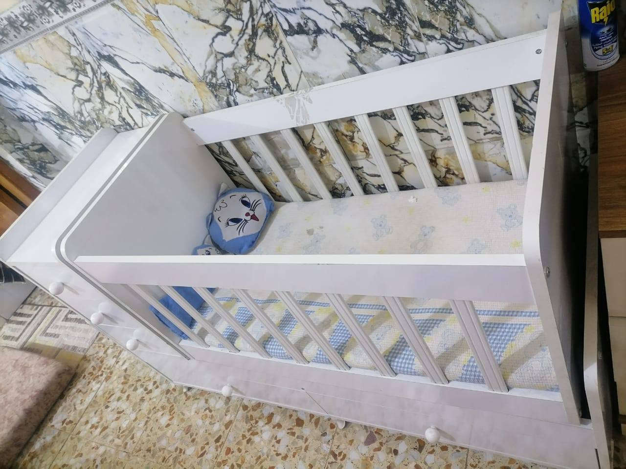 سرير أطفال نضيف مامستخدم اهواي ابد نضافته الله شاهد ميه بالميه مابي اي خدش وسعره  مناسب 75 الف بس


**إذا كنت صاحب هذا الإعلان وتريد حذفه لأي سبب، رجاءا أرسل رسالة إلى الدعم الفني**