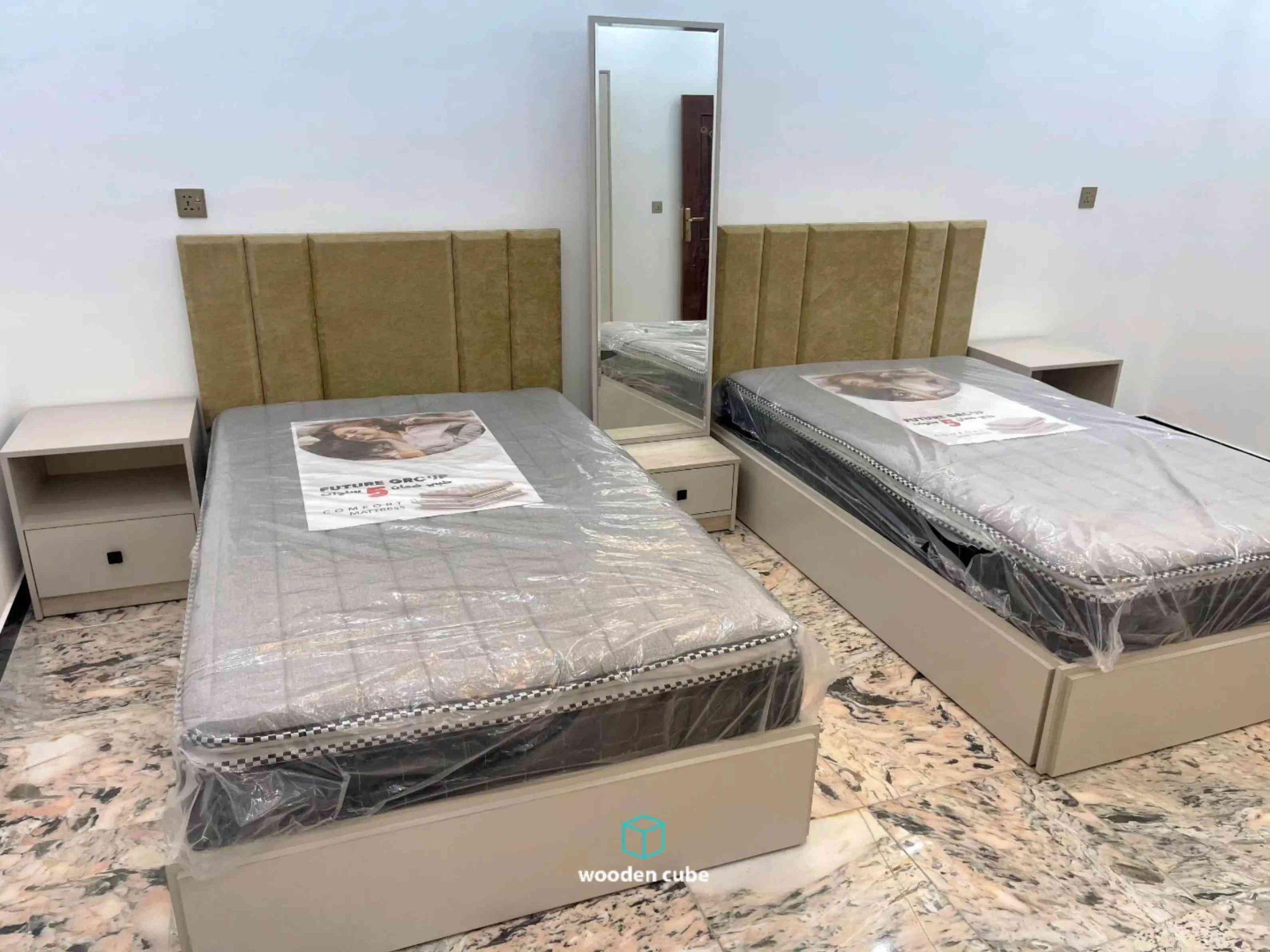 عدنا اليكم من جديد ..🤍 غرفة  نوم مع سرير مزدوج منفصل 🛏️ مع كنتور وميز تواليت 🛍️🧥  تم العمل من أجود الخامات والاكسسوارات التركيه ..🇹🇷 تناسق الالوان مع ارضيه الغرفة اظهرت التصميم بشكل رائع مع الانارة الداخلية للكنتور ✨ مع المكعب الخشبي ..... احلامك حقيقة💎 للأستفسار ☎️ *********** زورونا في موقع العرض 📍 بغداد-نفق الشرطة -مقابل السفاره #اكسبلور #غرفه_نوم #غرفه #خشب #capcut 
