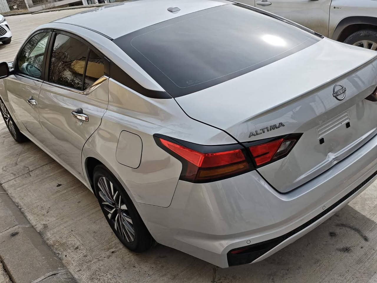 ئاڵتیما ۲۰۲۳ مواصفات sv
کاتی دوو مانگی لەگەڵە
پێشو دوای کەپسە هیچ لێدراوی نیە
چوار پارچەی گۆڕاوە بە شەریکە
تەنها یەک پەڵە بۆیاخی هەیە
بێ تەقەو ڕەقە
چوار تایەو ویلی تازەی لەژێرە
تەنها ئاربای دوای سەکنی تەقیوە
سەیارە بێ مەسرەفەو ماڵی دۆستە  
نرخی ۱۳٦ گەڵاو کەمێک مەجال
ژ.م  ۰۷۷۰۲۱٤۲۱٤٨ /  *********** لە سلێمانی السليمانية, العراق
