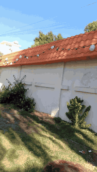 بيت في الكرادة شارع  42 تجاوز تابع للماليه مساحه 180 واجهه 17 متر ضايع بين بيوت الطابو الملك داخل مجمع سكني  انا مشتري صار 20 سنه للاستفسار ***********
