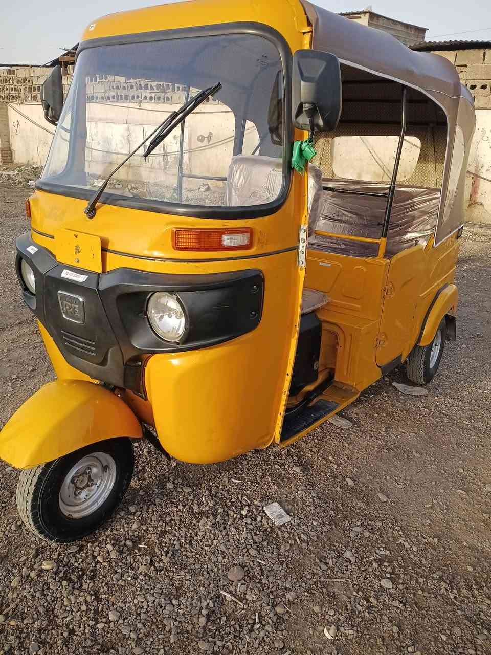 سلام عليكم تكتك موديل ٢١ شهر ١١ مرقم بغداد تحويل ذانيوم سعره ٧٨٠٠ عن واني بغداد بل رشاد  لمكينه مجفته رقم ***********
