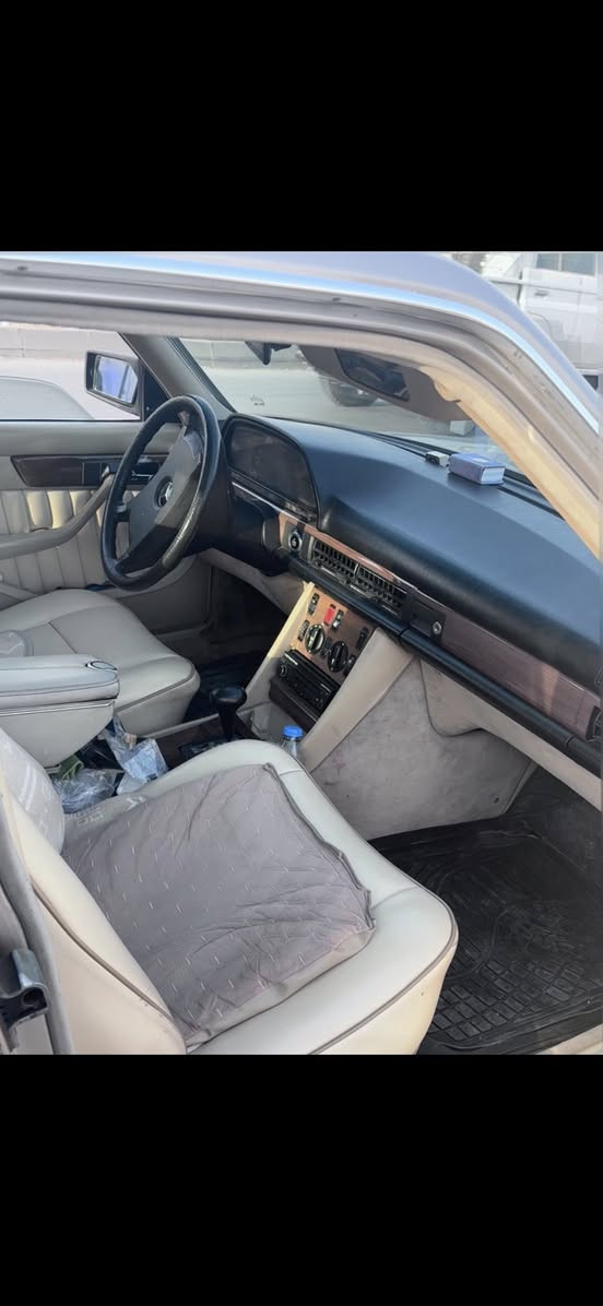 سلام وعليكم مارسيدس رئاسي موديل ١٩٨٨محرك بطه حجم المحرك٣٠٠٠ السياره نضيفه حيل غرفه جديده دشبول مال الصدر والوره جديد  شغال السعر٧٥ مجال الشراي ويدلل مكان ديالي خانقين 
 ***********
