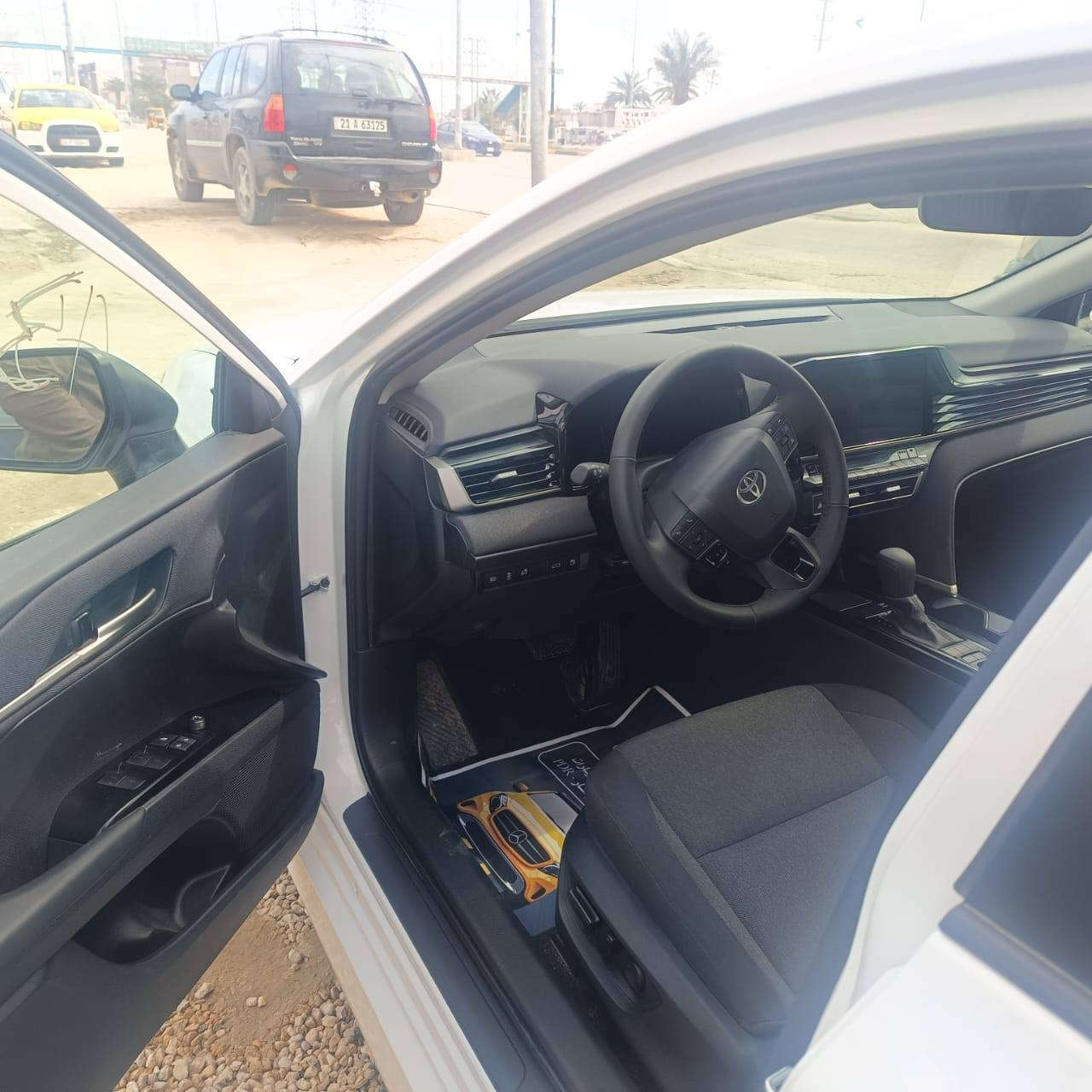 سيارة كامري موديل 25  هايبرد ابيض وارد أمريكي ماشية 1260 ميل فقط ضرر فقط الدعامية الخلفية كامل مواصفات باستثناء فتحة السقف 
***********
00971507871800  واتس اب
